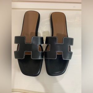 Gorgeous basic black sandals literally never worn